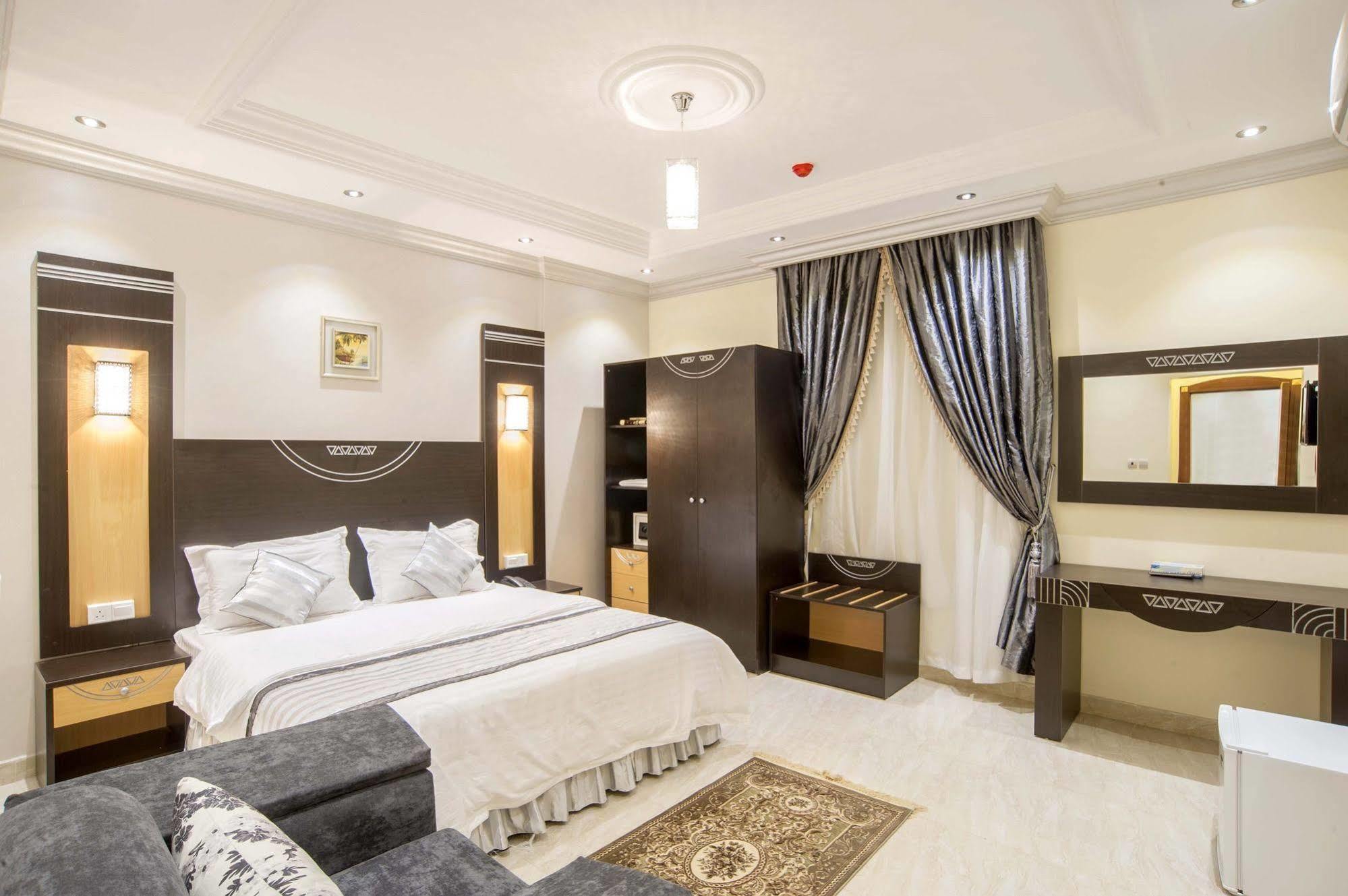 Al Ezzah Palace Hotel Suites Jiddah Esterno foto