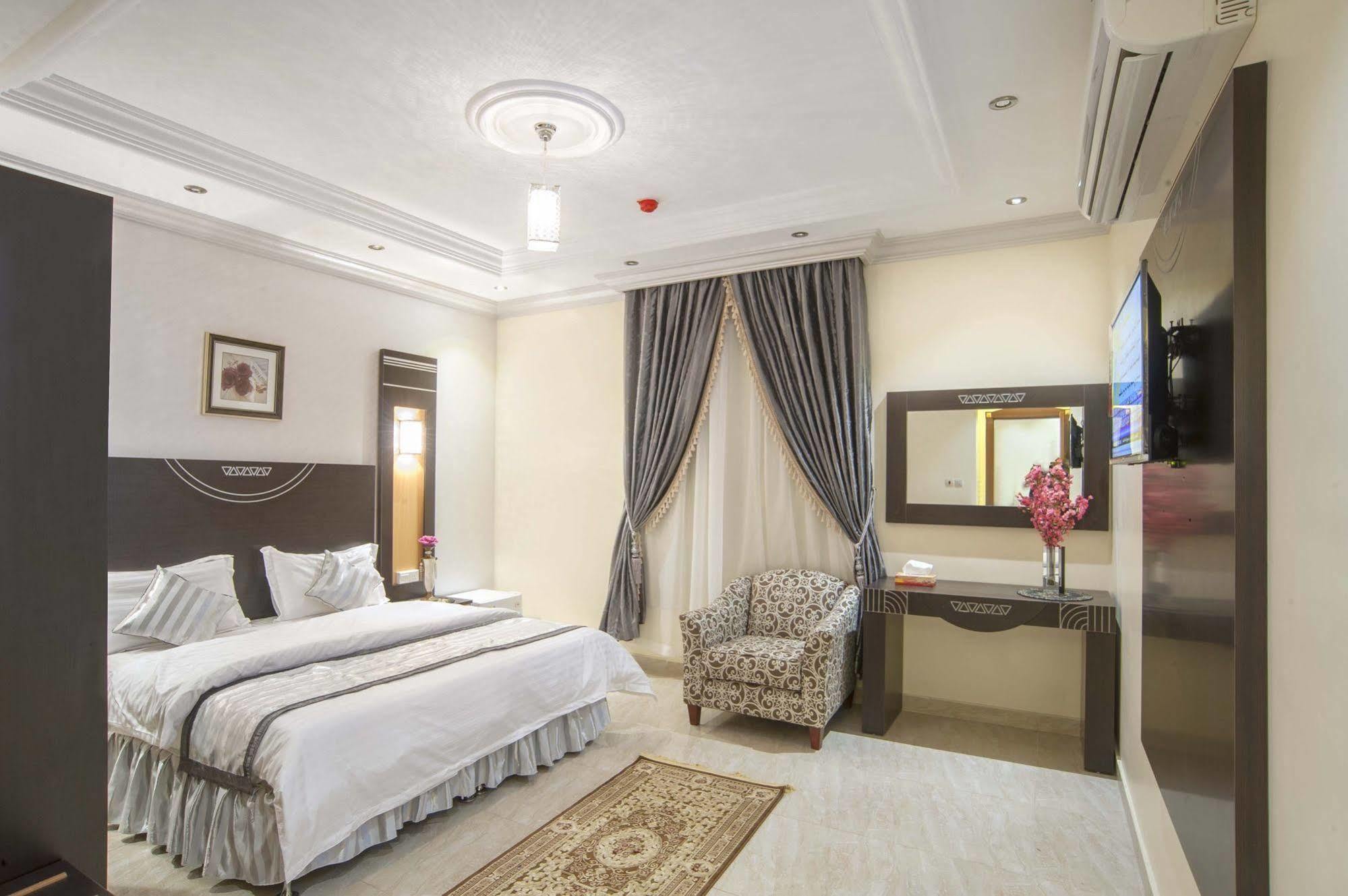Al Ezzah Palace Hotel Suites Jiddah Esterno foto