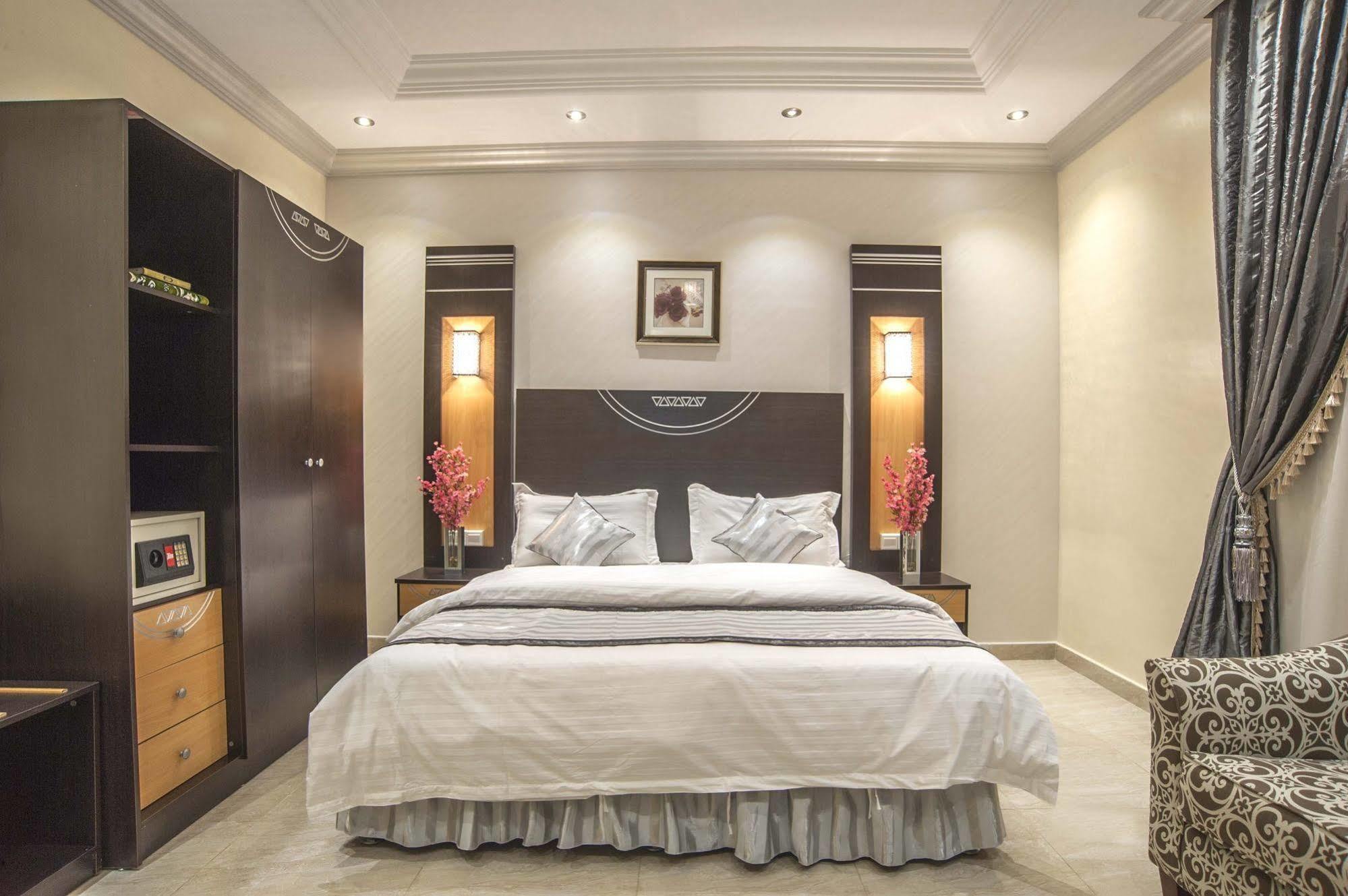 Al Ezzah Palace Hotel Suites Jiddah Esterno foto